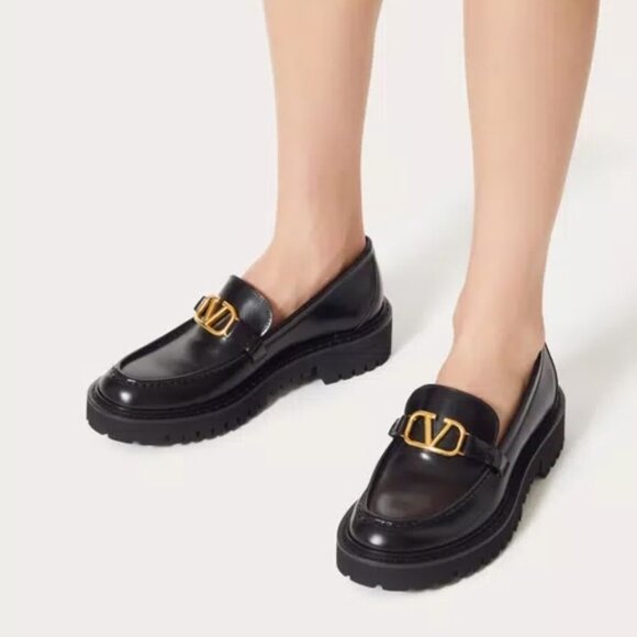 Valentino Garavani V Logo VLOGO Leather Flat Lug Sole Loafers Shoes Black - Picture 5 of 16